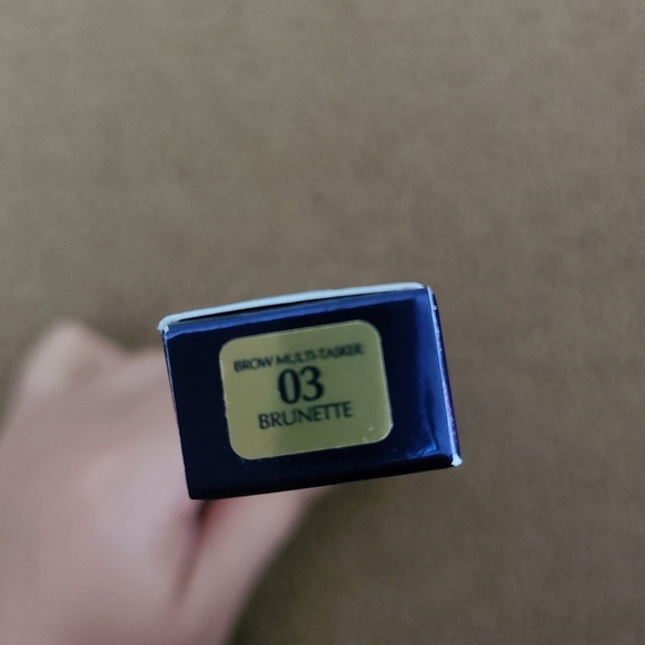 3-in-1 brow pencil, powder and brush. - Picture 3 of 3